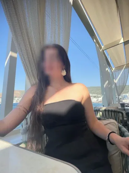 Andrea, 21