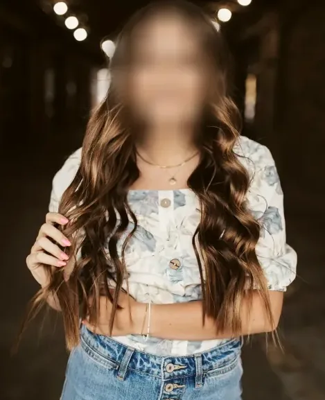 Elif, 20