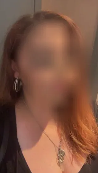 Ella, 24