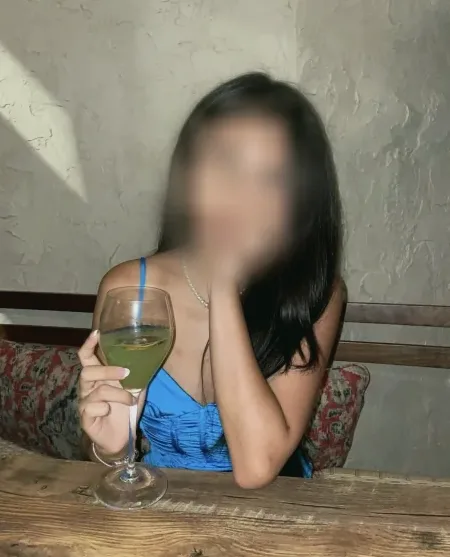 Emilie, 19