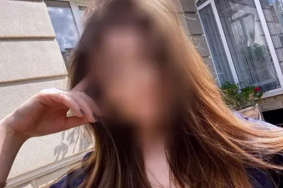 Olivia, 19