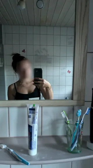 Olivia, 18